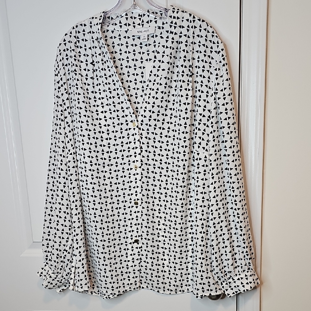 Nine‎ West Black and White Geometric Blouse